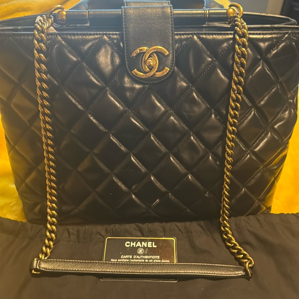 Black leather Diamond Shaped Print Design, 13”x10” Chanel Pocketbook.